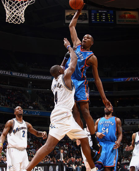 凯尔特人vs猛龙伤病：巴雷特继续缺席，奎克利出战成疑（凯尔特人vs猛龙伤情更新：巴雷特仍缺阵，奎克利出战存疑）