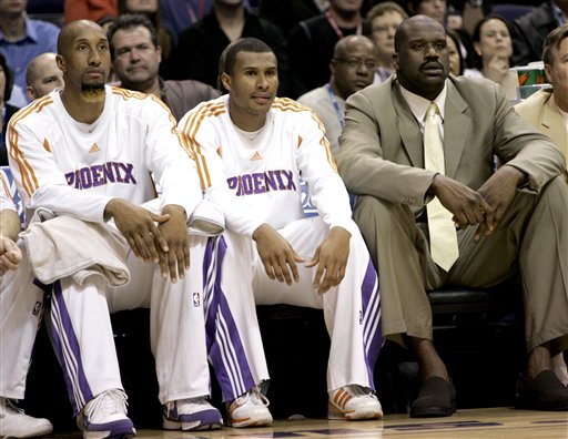 步行者官方：我们已与马修斯完成签约，裁掉罗宾逊·厄尔（步行者官宣签约马修斯并裁掉罗宾逊·厄尔）