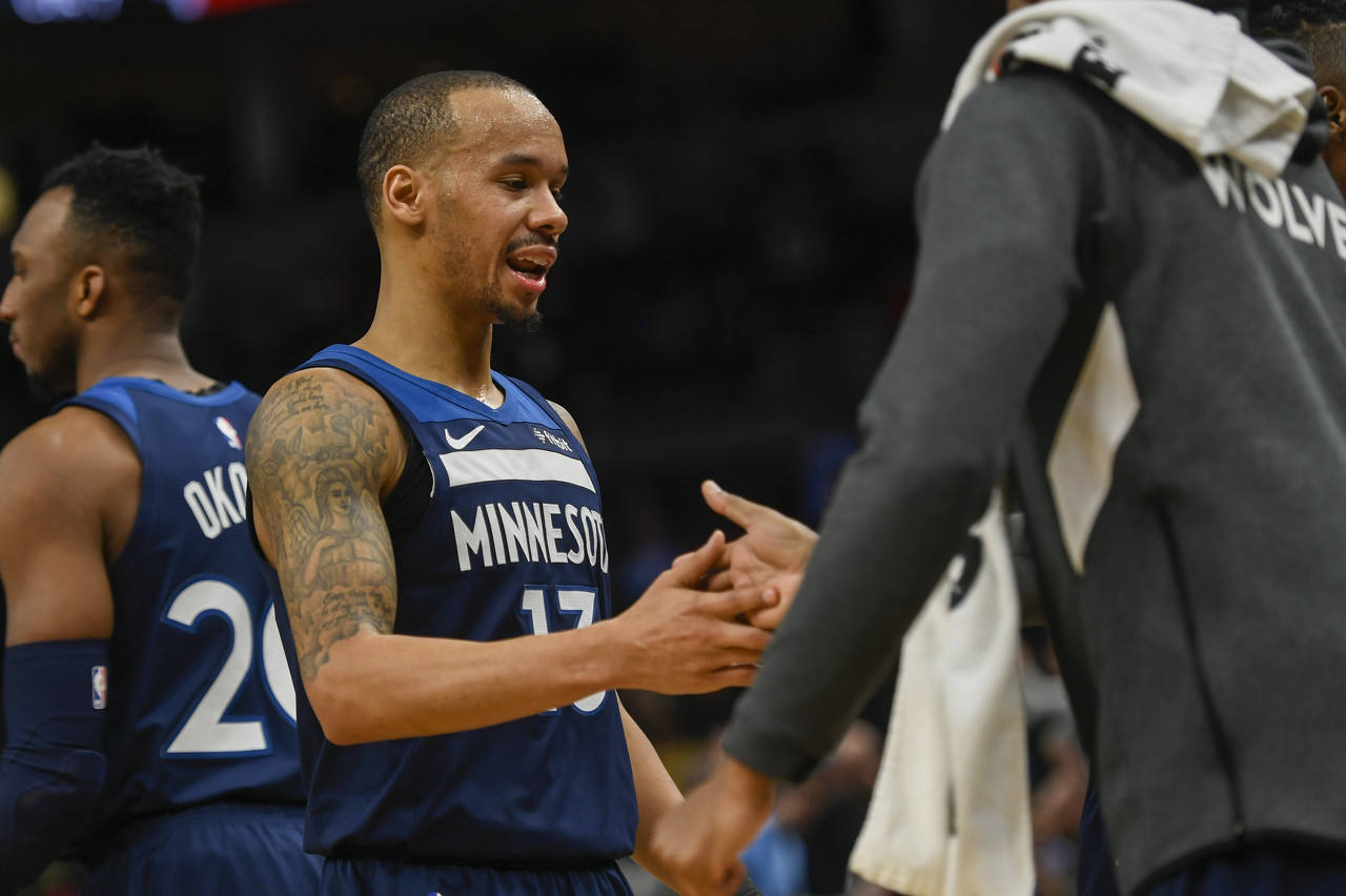 对手直接被晃在原地（一晃让对手当场定格）