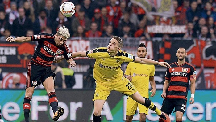 篮球赛场风云突变，三分球盛宴闪耀全场（篮球赛场风云变幻，三分狂潮席卷全场）