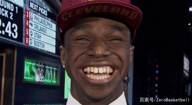 当选11月最佳球员，瓦尔迪是意甲首位获此殊荣的英格兰球员（瓦尔迪荣膺11月最佳，成意甲首位获此荣誉的英格兰球员）