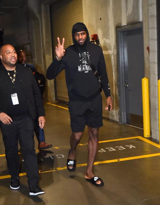 乔·科尔：切尔西需经验球员应对不稳定表现（乔·科尔：切尔西应倚重老将应对状态起伏）