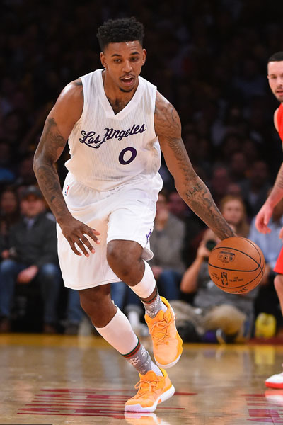 联赛深陷保级泥潭！官方：莱万特主帅卡莱罗下课（保级告急，莱万特官宣主帅卡莱罗下课）