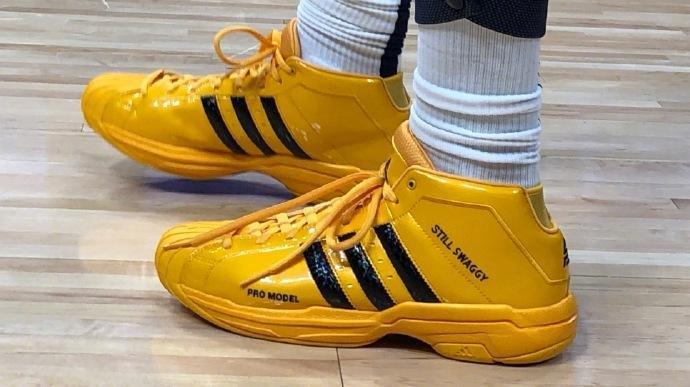 埃斯特旺经纪人：我们连续4年和巴萨谈转会，但对方财政困难（埃斯特旺经纪人：与巴萨谈转会已四年仍无果，因其财政拮据）