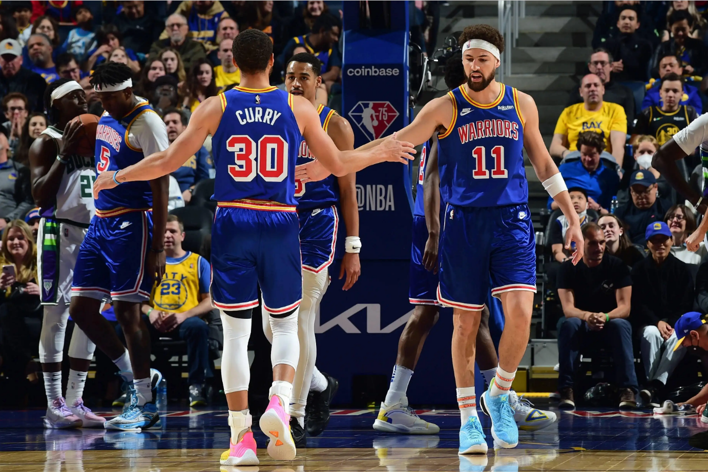 曼联防线稳固零封曼城德比胜利（曼联铁壁零封曼城，德比战告捷）