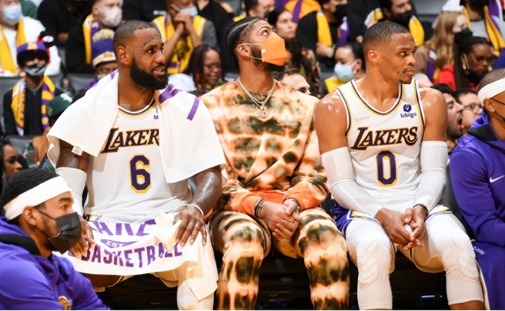 詹姆斯球队单场两人同砍35+，首次他不是其中之一（詹姆斯所在队单场两人同砍35+，生涯首次他非其一）