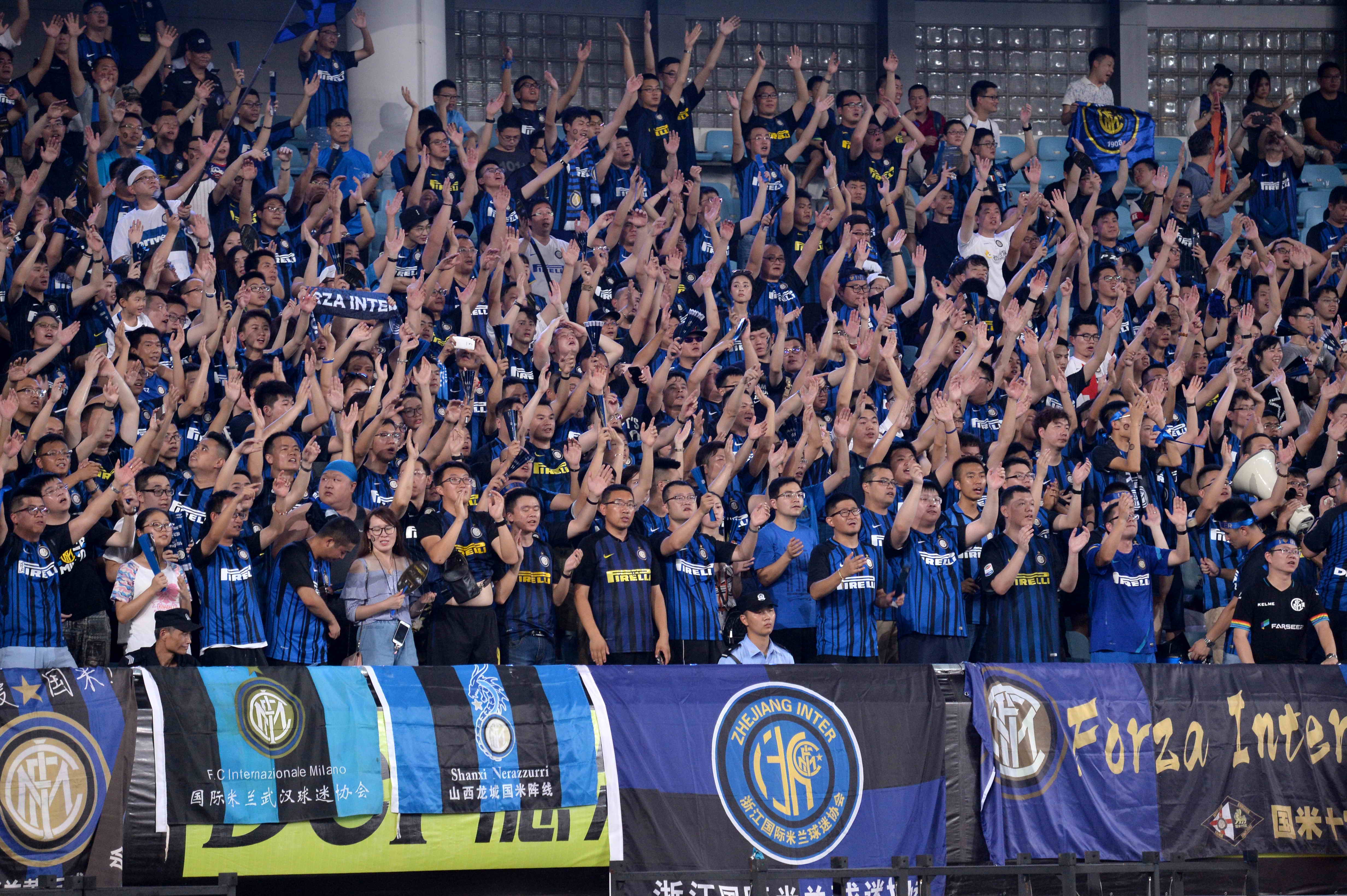 荷甲战报：克拉森世界波，莫基奥破门，阿贾克斯2-0费耶诺德（阿贾克斯2比0力克费耶诺德：克拉森轰世界波，莫基奥建功）