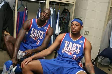 狄龙：球场上的传奇人物（狄龙，赛场传奇）