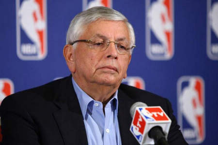 暗号手势布置战术？雷迪克：因为之前太吵，球员们根本听不清（雷迪克解释用手势布置战术：现场太吵，球员听不见指令）