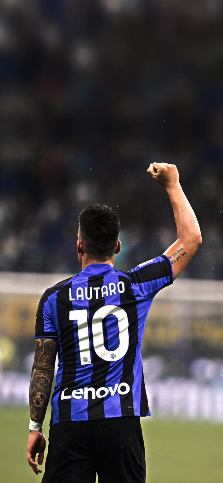 C罗前队友：不喜欢梅西就不喜欢足球！C罗能踢到100岁！（C罗旧友直言：不爱梅西就不爱足球！C罗能踢到百岁！）