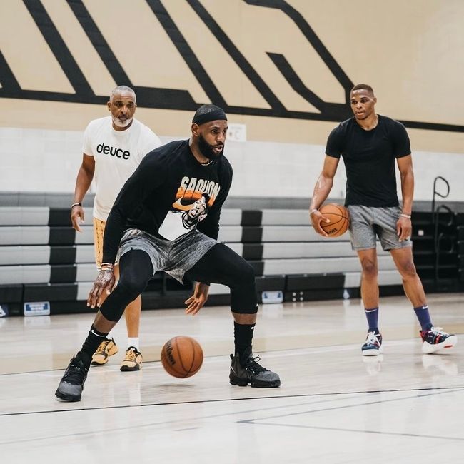 浙江广厦4分险胜！新赛季开门红，塔克首秀22分7篮板，孙铭徽12分（广厦开门红险胜4分，塔克首秀22分7篮板，孙铭徽贡献12分）