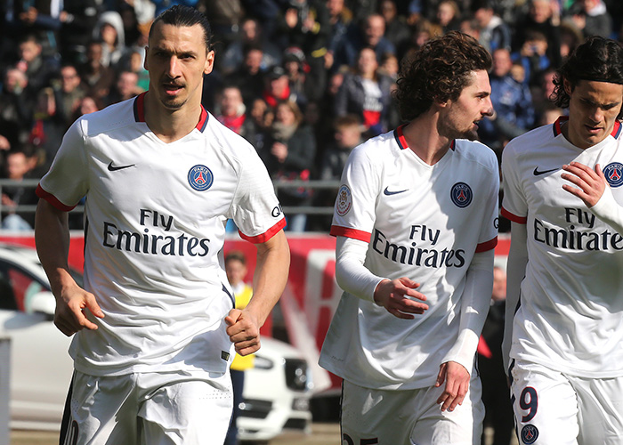 一个过气全明星，一个玻璃人，就这补强力度？难怪字母哥要离开（一个没落前全明星加一个玻璃人，这也叫补强？难怪字母哥动了离队念头）