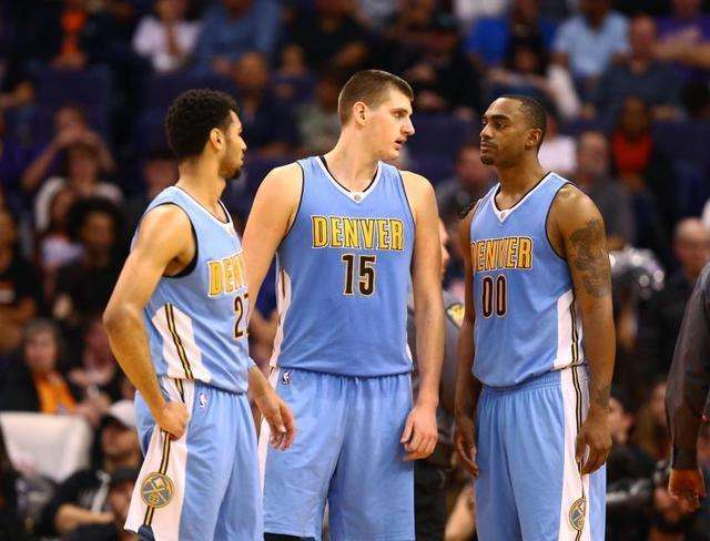 欧冠小组赛名额争夺白热化（欧冠小组席位之争愈演愈烈）