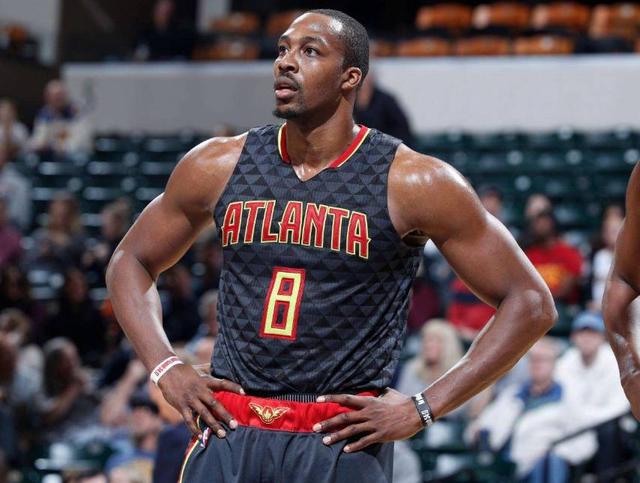 记者：弗拉霍维奇遭佛罗伦萨球迷种族歧视侮辱，导致比赛中断（弗拉霍维奇遭佛罗伦萨球迷种族歧视，比赛一度中断）