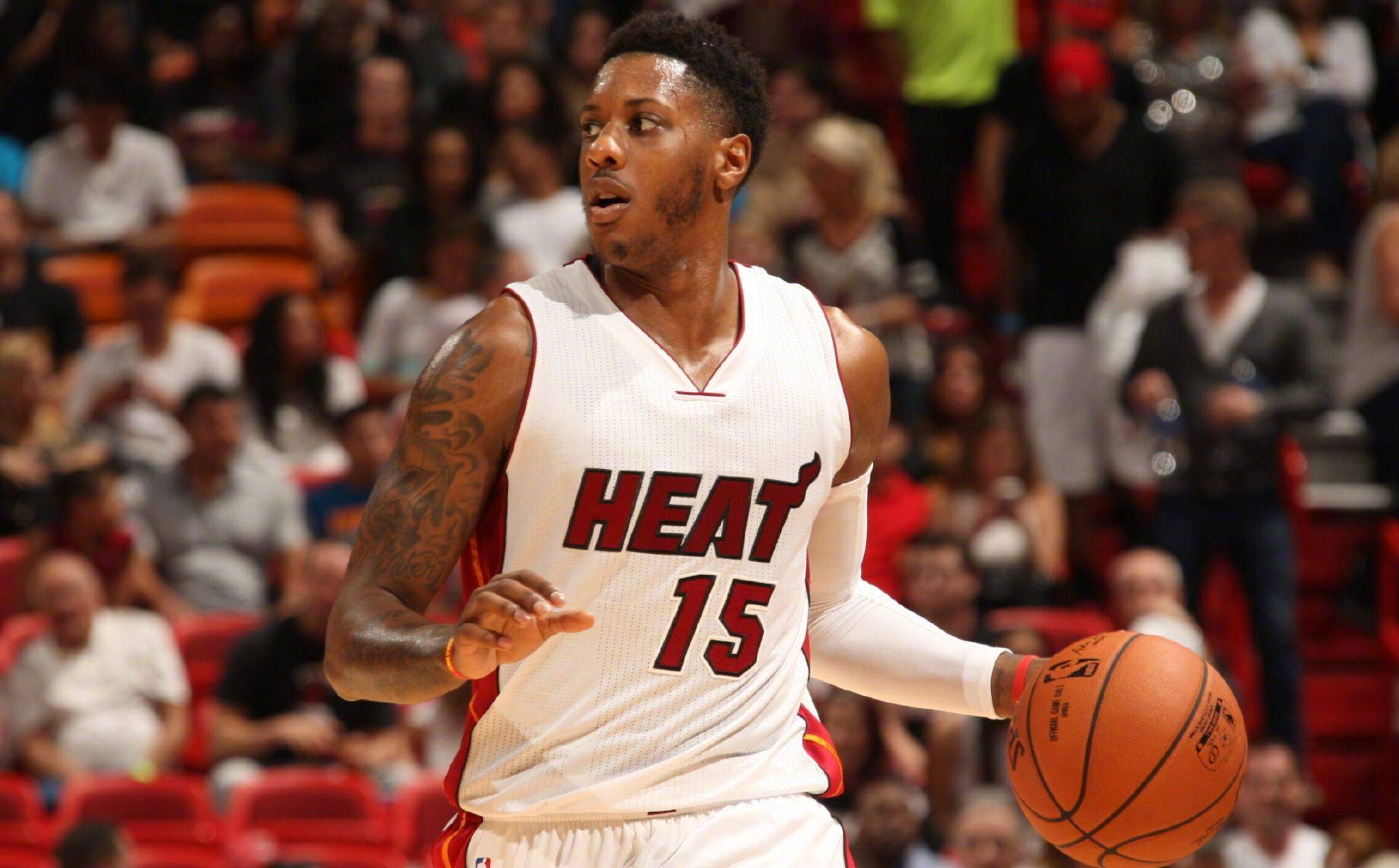 意媒：莱奥缺席米兰合练无缘出战萨索洛，弗法纳有望本轮复出（意媒：弗法纳有望本轮复出，莱奥因缺席米兰合练或无缘战萨索洛）