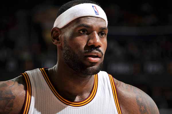 比赛集锦：埃尔切2-2皇马（精彩回放：皇马2-2战平埃尔切）