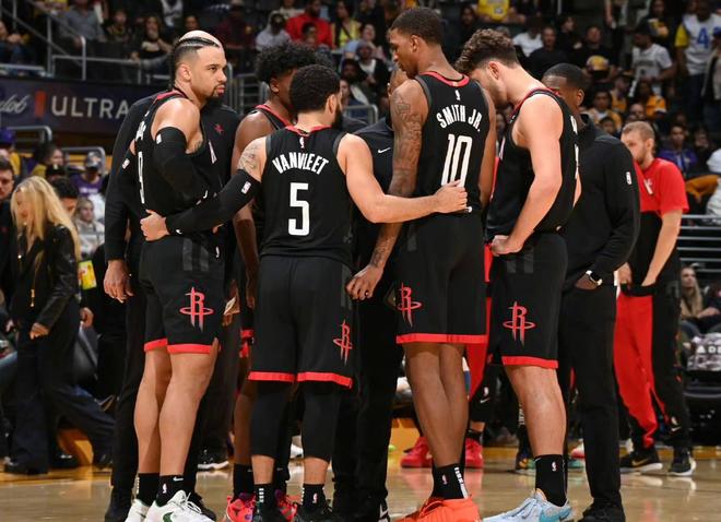 wendy六连红！英超-曼联1-1遭西汉姆联逼平，五轮联赛仅取一胜（Wendy豪取六连红！英超曼联1-1西汉姆联，近五轮仅一胜）