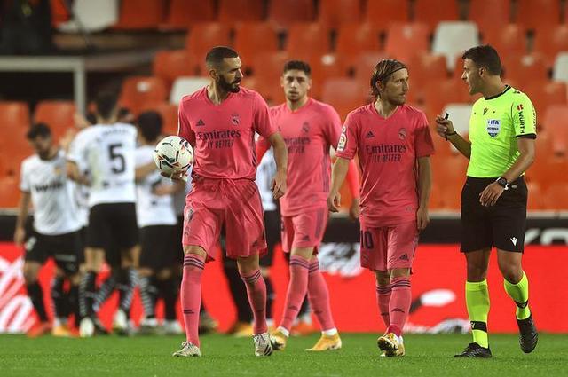 乔治娜分享晚宴照片：C罗与苹果公司CEO库克合影（乔治娜晒晚宴照：C罗与苹果公司CEO库克同框）