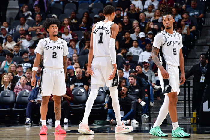 巴萨2-1逆转法兰克福，孔德头球双响，亚马尔、拉什福德送助攻（巴萨2-1翻盘法兰克福，孔德双头破门，亚马尔与拉什福德献助攻）